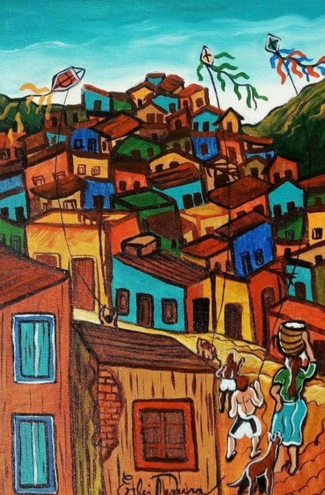 Pintura vertical de casario colorido no morro, com três pipas no céu, uma mulher com um cesto na cabeça, crianças e cachorros na ladeira