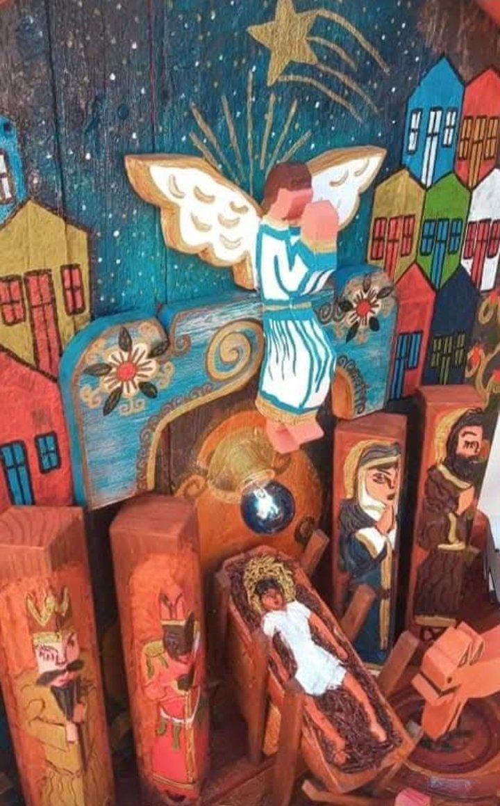 Detail of the oratório: an angel in a white robe under the star, Mary with joined hands, Joseph and the Child in the manger