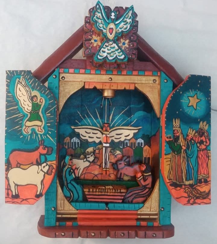 Open oratório with a nativity scene: an angel and cattle painted on the left door, the three Wise Men and a star on the right, and a dove on top